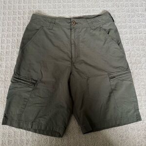 Great Northwest men’s green cotton blend cargo style outdoor shorts size 32